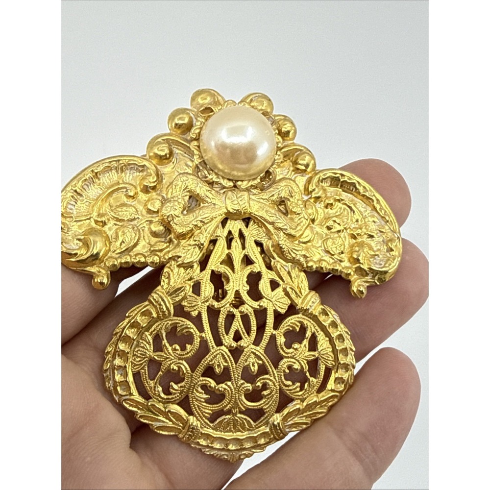 Vtg Jane Davis Angel Of Love Faux Pearl‎ Cut Out Gold Tone Brooch Signed Jane 3"